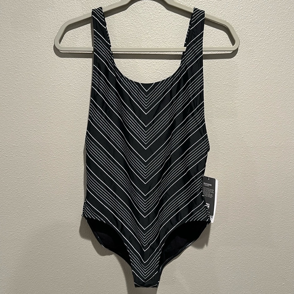 Athleta one piece swimsuit chevron high leg one piece size: 34D/DD